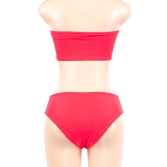 Red bikini - Picture 5 of 5